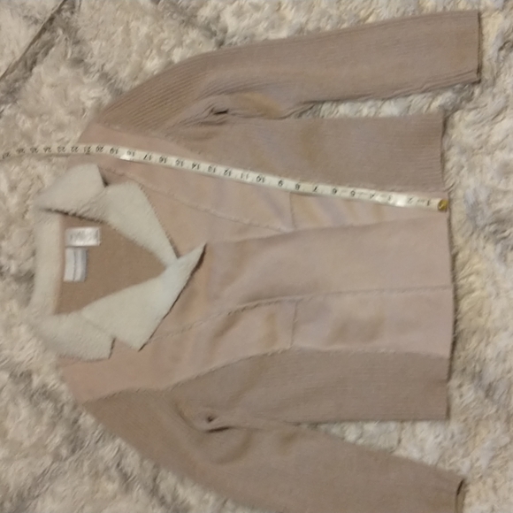 Alfred Dunner woman's size 12P long sleeve faux fur wrap up jacket - Picture 5 of 9